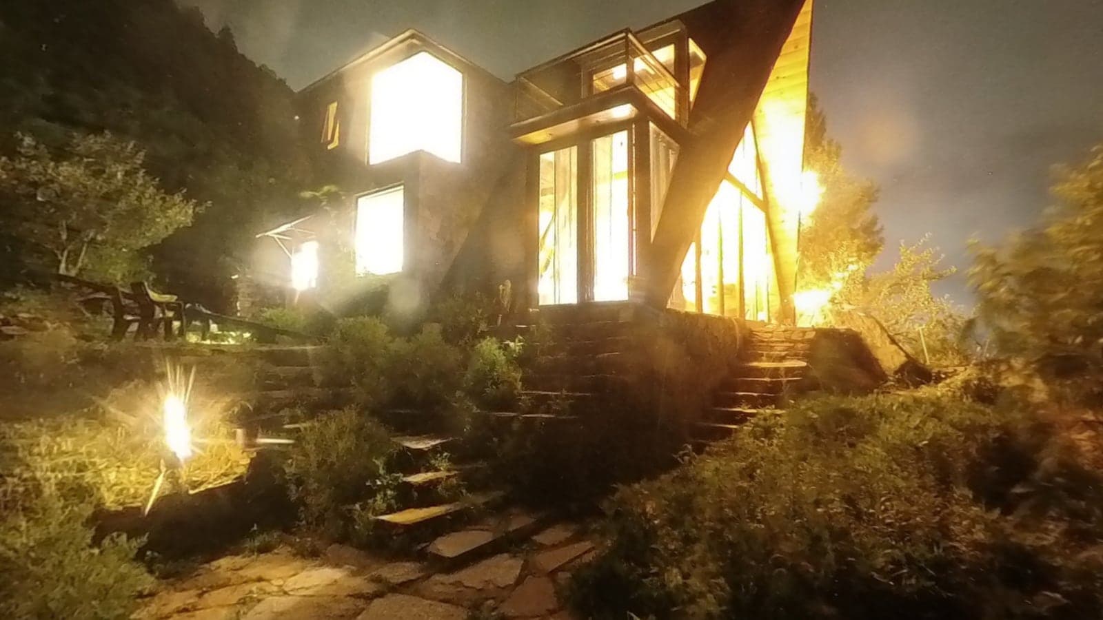 A 360 view of Vaadi at night, the A-frame homestay glowing warm against a starlit Himalayan hillside